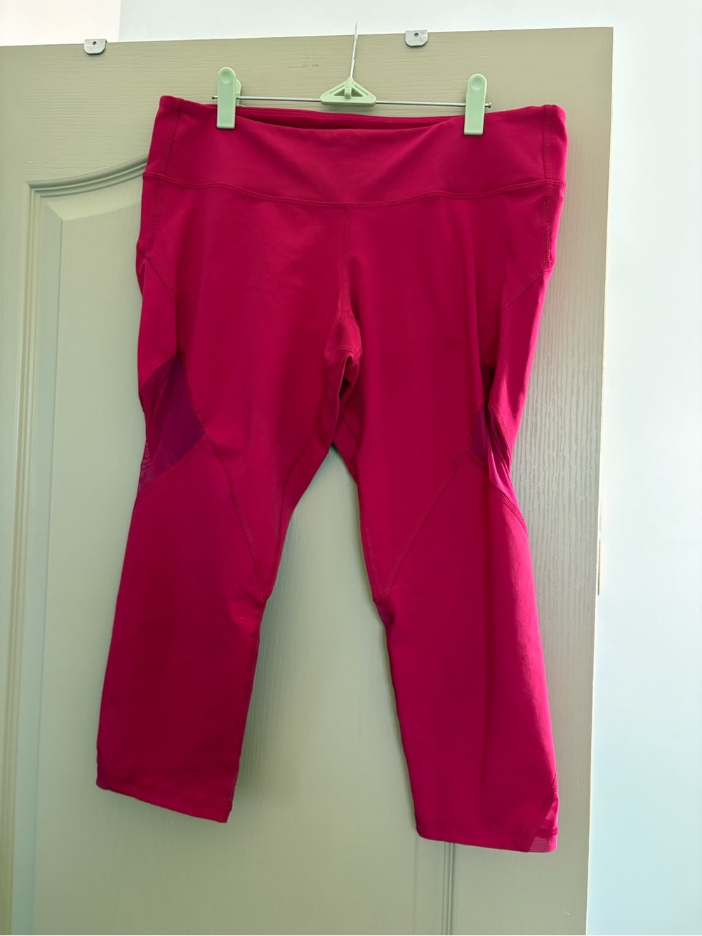 Old Navy Girls' Capri Leggings in Bright Pink